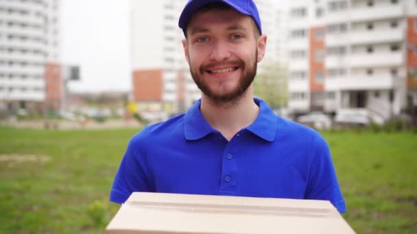 Male courier delivery man. Portrait of a male delivery man on the street — Stock Video