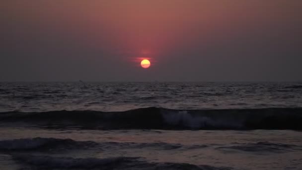 Prachtige zonsondergang boven de zee, India, Goa. Avond, mariene achtergrond — Stockvideo