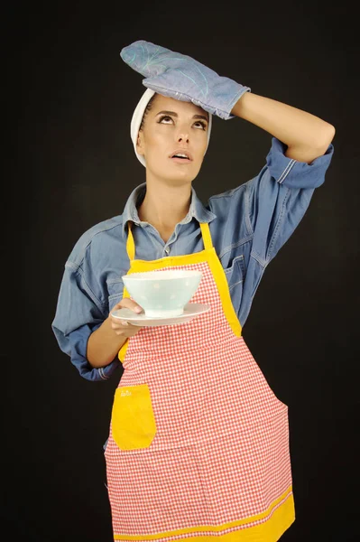 Meisje in de keuken — Stockfoto