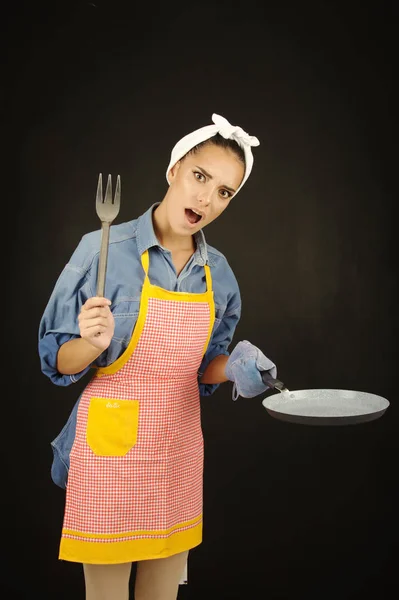 Meisje in de keuken — Stockfoto