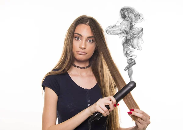 Mädchen mit trockenem und strapaziertem Haar — Stockfoto