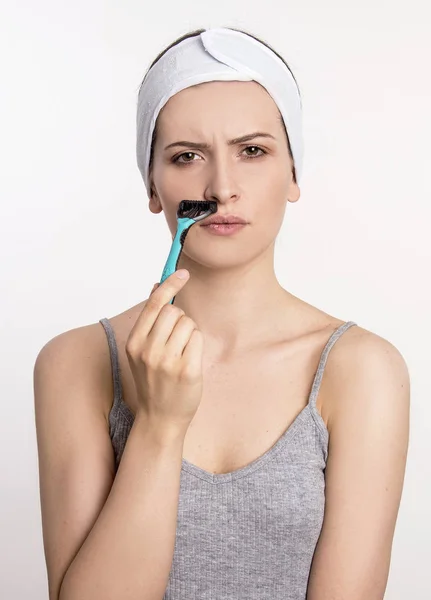 Beautiful young girl taking care of her face — Stock Photo, Image