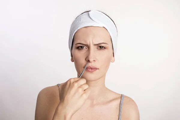 Beautiful young girl taking care of her face — Stock Photo, Image