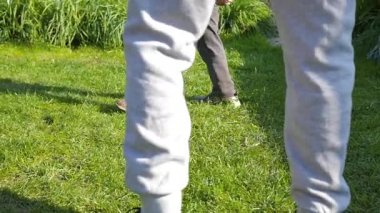 Novosibirsk, Rusya - Eylül 21,2016: Grup sokak futbol oynayanlar