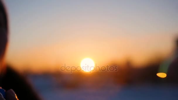 Beautiful soap bubbles on background of sunset in winter frosty day — Stock Video