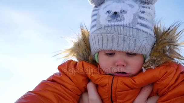 Girl plays with baby at sunny in winter time. Holding on hands — Stock Video