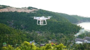 panoramik deniz ve dağlar filme robot