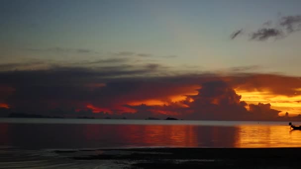 Panorama de hermosa puesta de sol junto al mar — Vídeo de stock