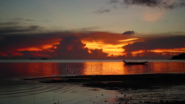 Panorama de belo pôr do sol pelo mar — Vídeo de Stock