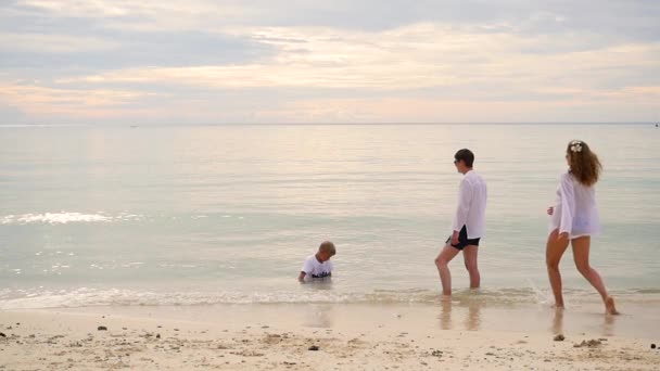 Family with child rest on the beach. Tropical island — Stock Video