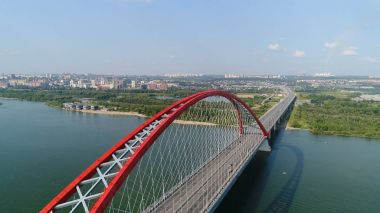 drone uçuş Nehri. Askılı bridge.beautiful manzara