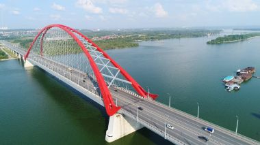 drone uçuş Nehri. Askılı bridge.beautiful manzara