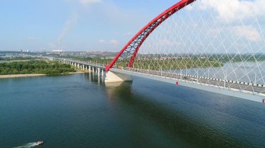 drone uçuş Nehri. Askılı bridge.beautiful manzara