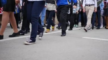 Novosibirsk, Rusya Federasyonu-1 Eylül 2017: şehir sokak yürüyüş insan kalabalığı. Ayak portre