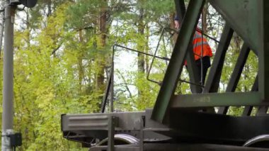 Novosibirsk, Rusya - 13 Ekim 2017: lokomotif demiryolu üzerinde geçen. Demiryolu Taşımacılığı