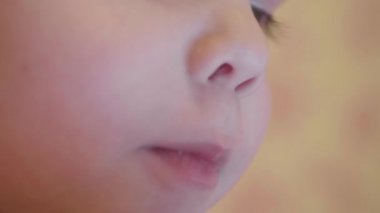 Gülümseyen bebek portre. Bebeğin eğlenceli ve kahkaha.