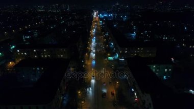 Gece şehir ışıkları. Gece şehir yol. Yükseklikleri drone ile çekim