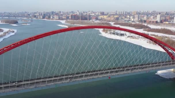 Let dronem přes řeku. Most Vansu. Zimní krajina — Stock video