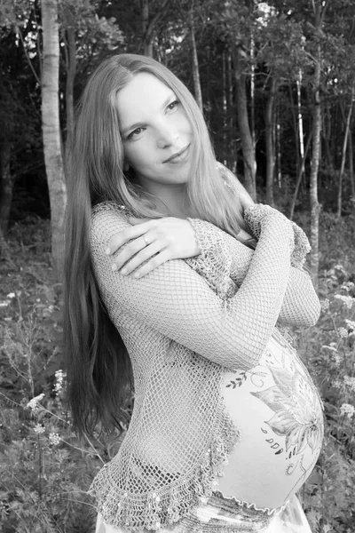 hamile, anne, orman, çiçekler