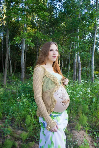 hamile, anne, orman, çiçekler