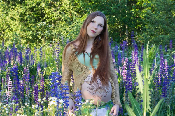 hamile, anne, orman, çiçekler