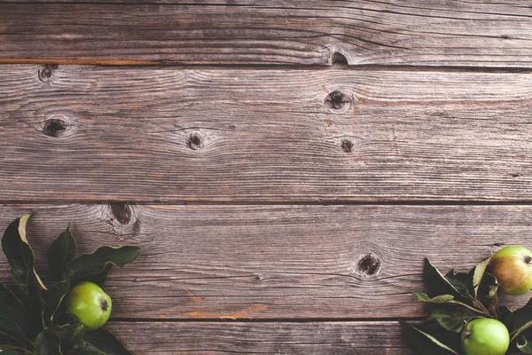 Rustik, kahverengi, ahşap arka plan üzerinde elma