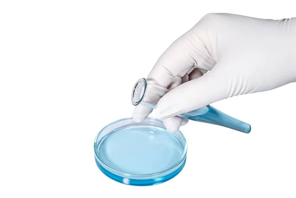 Hand Medizinischem Latex Handschuh Mit Einem Mit Blauer Flüssigkeit Gefüllten — Stockfoto