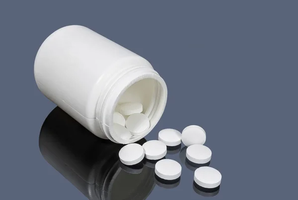 Medycznych Plastikowym Pojemniku Białe Tabletki — Zdjęcie stockowe