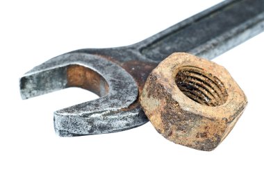 Eski püskü somun anahtarı ve paslı somun tatlı