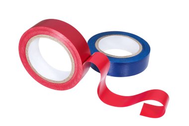 Beyaz zemin üzerinde mavi ve kırmızı izolasyon bant rulo