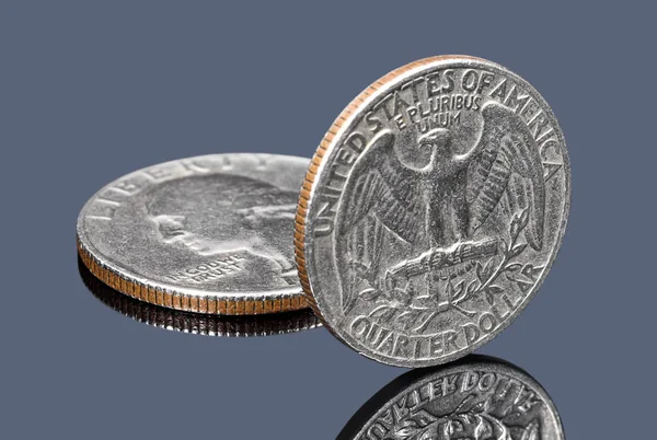 Четверть Доллара Поверхности Тёмного Зеркала — стоковое фото