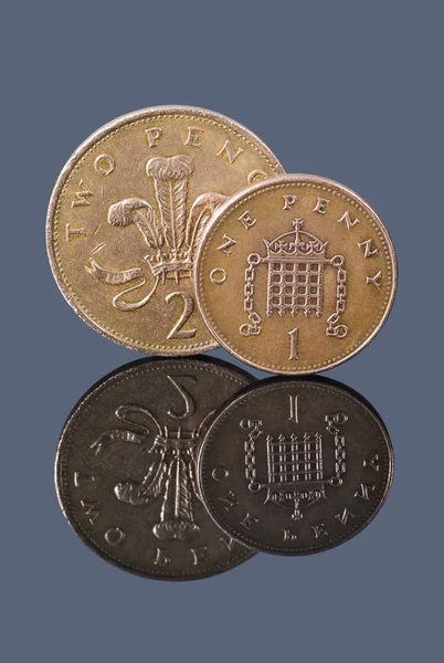 Britanniques Penny Deux Pence Sur Fond Sombre — Photo