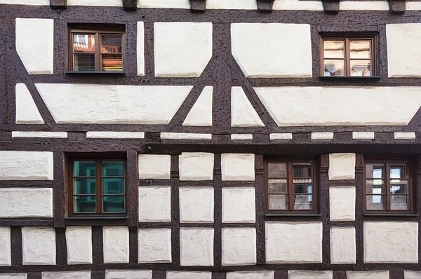 Casa de entramado de madera en el casco antiguo de Nuremberg —  Fotos de Stock