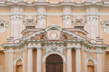 Vilnius içinde kalıplama ile kilise duvarı
