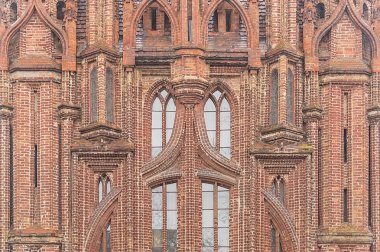 Vilnius pencerelerin kilise duvarı