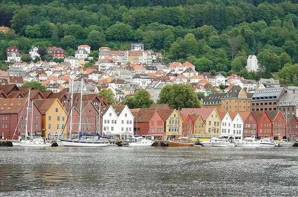 Oude kleurrijke houten haven in Bergen — Stockfoto