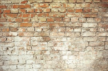 Beyaz boyalı tuğla duvar