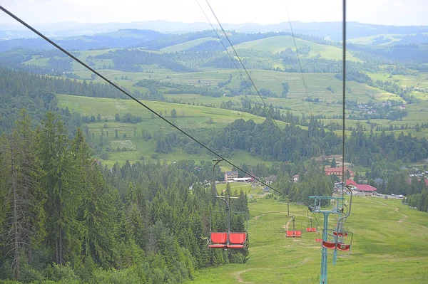 Ski lift in the mountain village — Stock Photo, Image