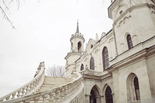 Oude Russische neogotische kerk — Stockfoto