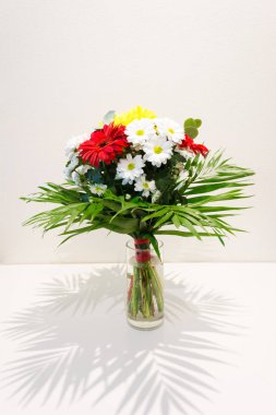 Güzel bir buket çok renkli çiçek