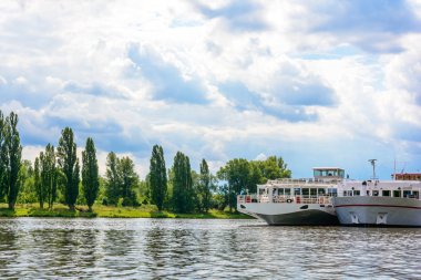 Yolcu gemilerine liman