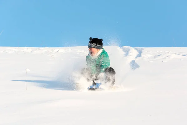 Boy playing in the snow — Stock Photo, Image