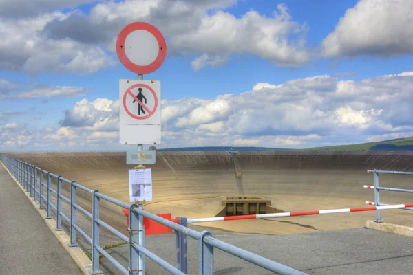 ポンプ水力発電所の上部ダムの空、 — ストック写真