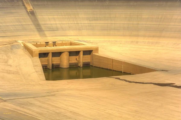 Empty upper dam of the pumping hydroelectric power plant in the Czech Republic — Stock Photo, Image