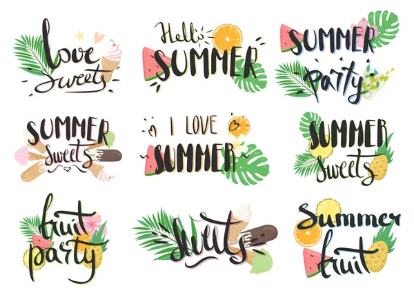 Vector handgetekende belettering met illustraties van bladeren van de palmbomen, fruit, cocktails, enz. Zomer etiketten, logo's, de hand getekende tags en elementen instellen voor de zomervakantie. Zomer snoep en ijs — Stockvector