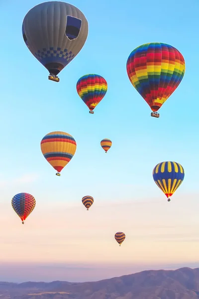Kapadokya Vadisi'nin s balon uçuş doğal canlı görünümü