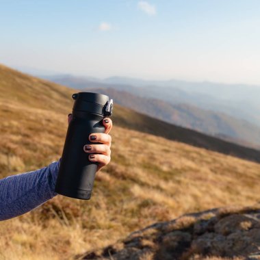 Açık hava kahve dağı manzarası.