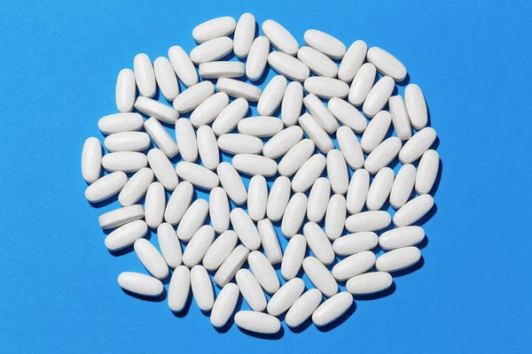 Πλήρες Πλαίσιο Λευκό Οβάλ Χάπια Υφή Επίπεδη Θέσει Μπλε — Φωτογραφία Αρχείου