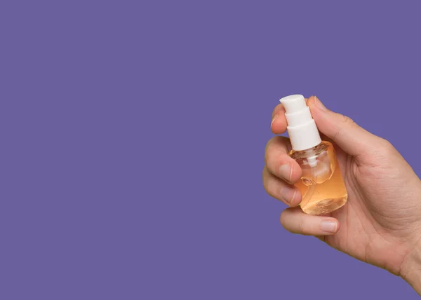 Hand Holding Antibacterial Gel Basic Pump Packaging — Stock Photo, Image