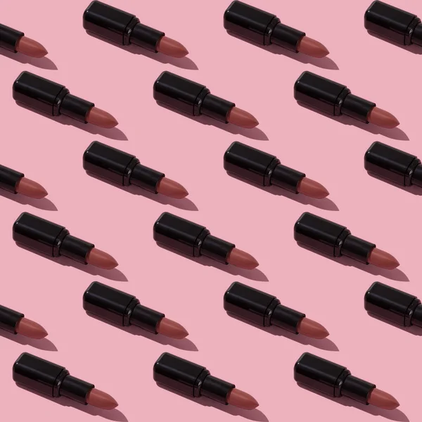 Kusursuz çıplak ruj izi..